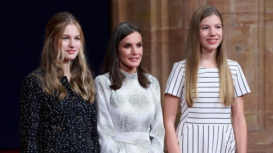 La Reina Letizia y sus hijas deslumbran con looks combinados en actos previos a los Premios Princesa de Asturias 2022