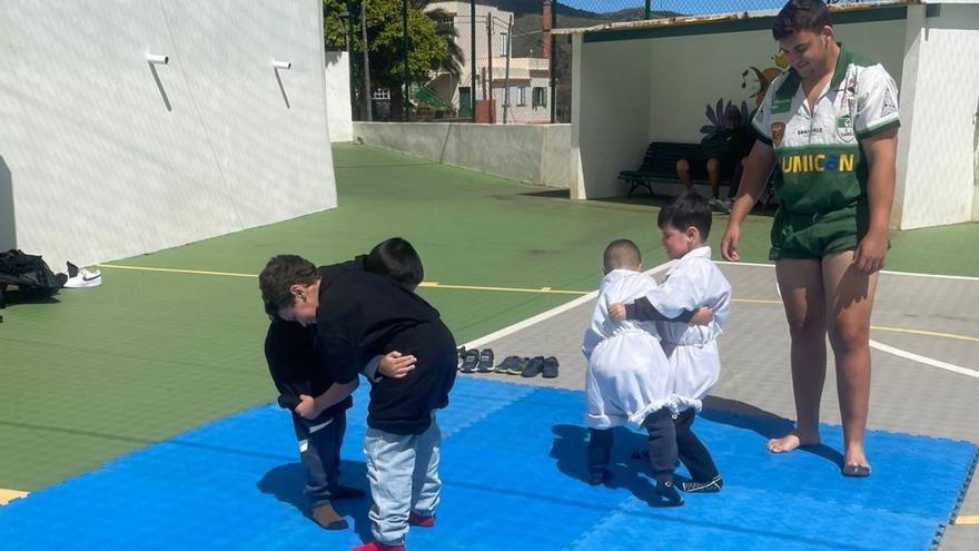 Talleres de Lucha Canaria en los nueve colegios de Anaga