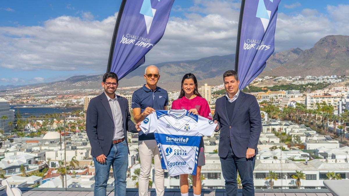 Prestentación de Violeta Quiles como futbolista del Costa Adeje Tenerife.