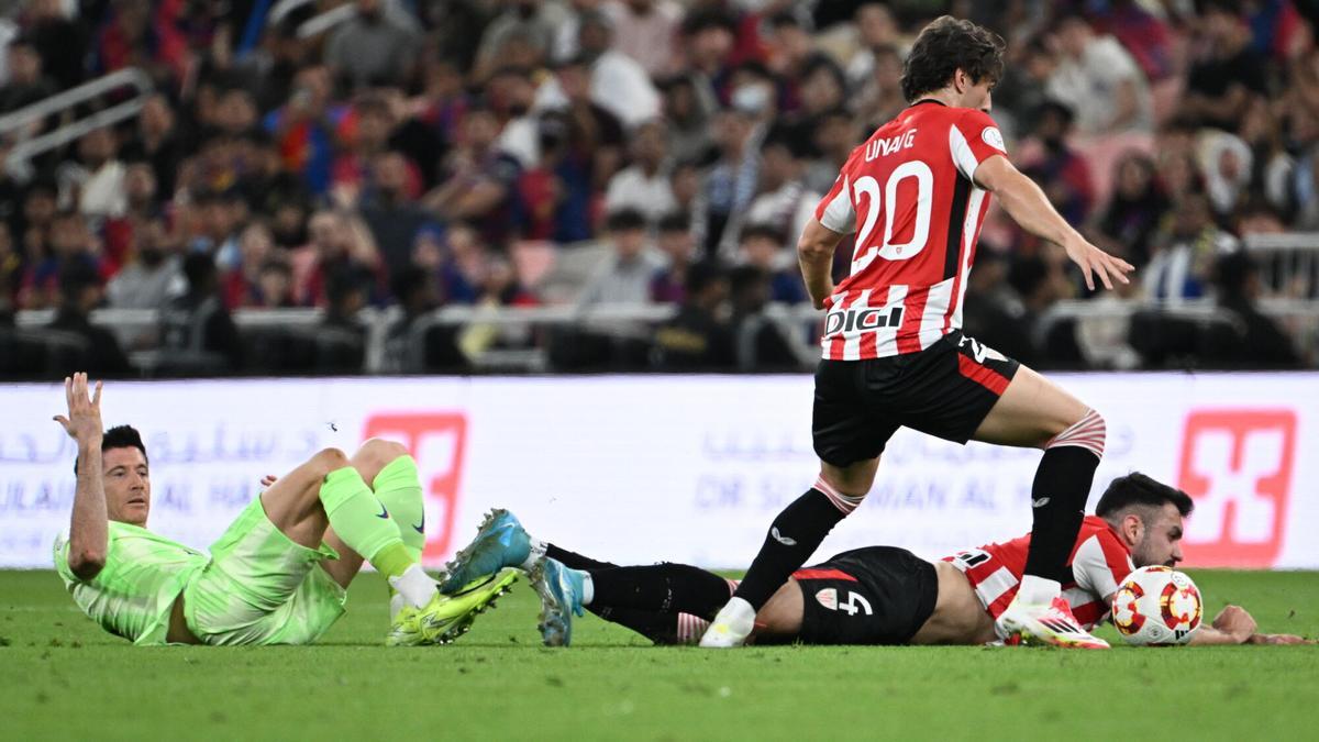 ¡Lewandowski se marchó cojeando! Las imágenes...