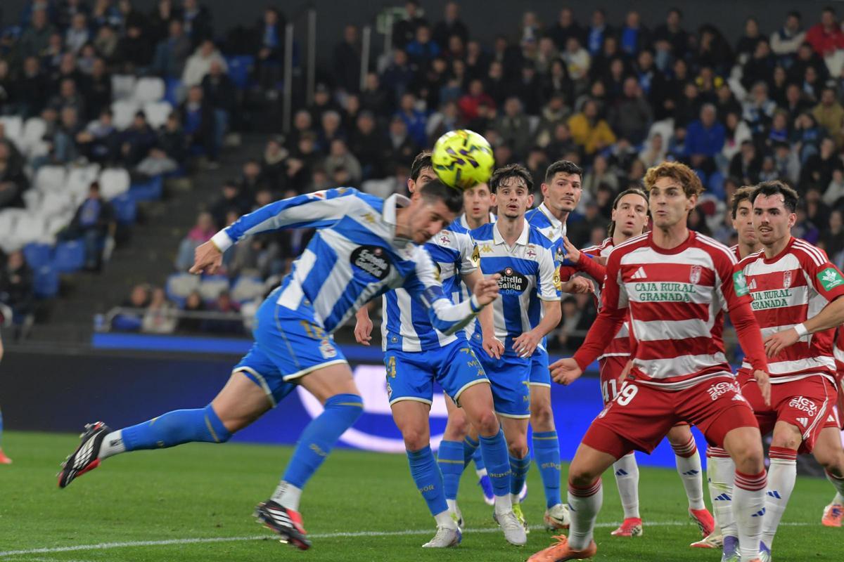 Un Dépor estéril cae ante el Granada en Riazor (0-2)