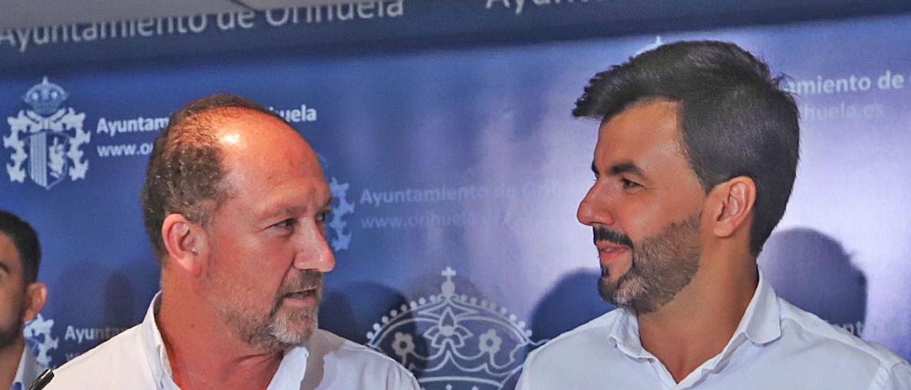 Emilio Bascuñana, junto a José Aix, el día que pactaron un segundo mandato PP-Cs.