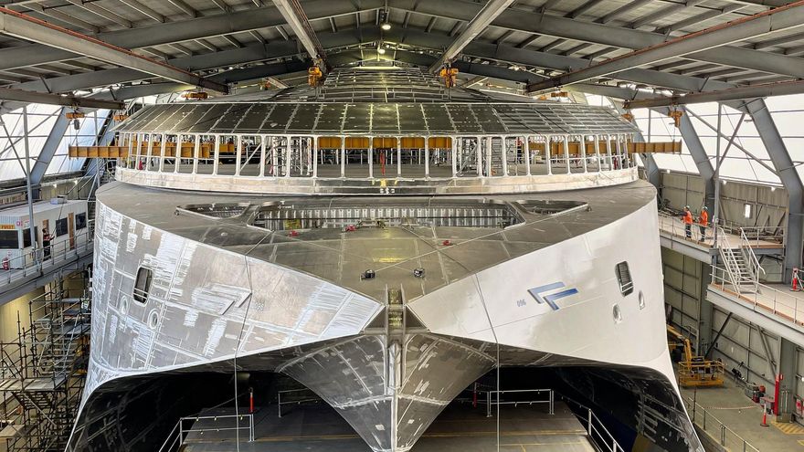 Este es el mayor barco 100% eléctrico del mundo: 2.100 pasajeros y 225 coches
