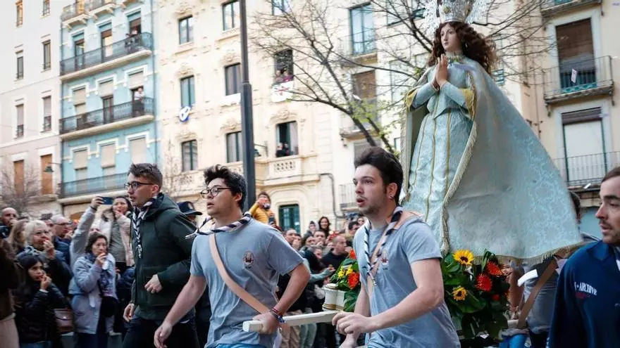 Alcoy cierra la Semana Santa con "Els Xiulitets"