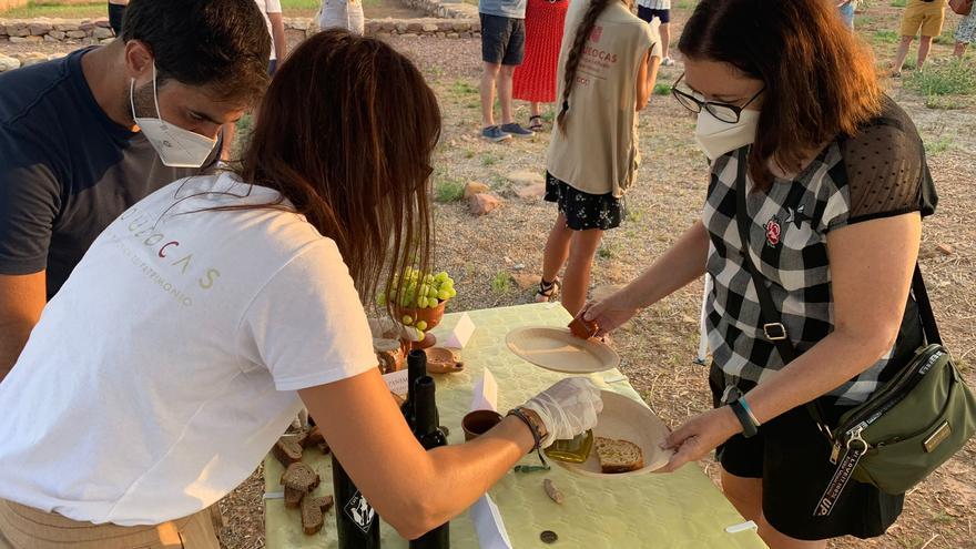 Un municipio de Castellón pionero en realizar una cata-taller de productos de la Antigua Roma en un yacimiento