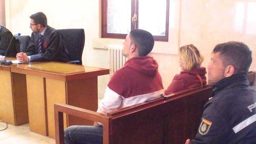Los dos procesados, ayer durante el juicio celebrado en la Audiencia Provincial de Palma.