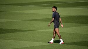 zentauroepp49612765 topshot   psg s brazilian forward neymar attends a training 190906192147