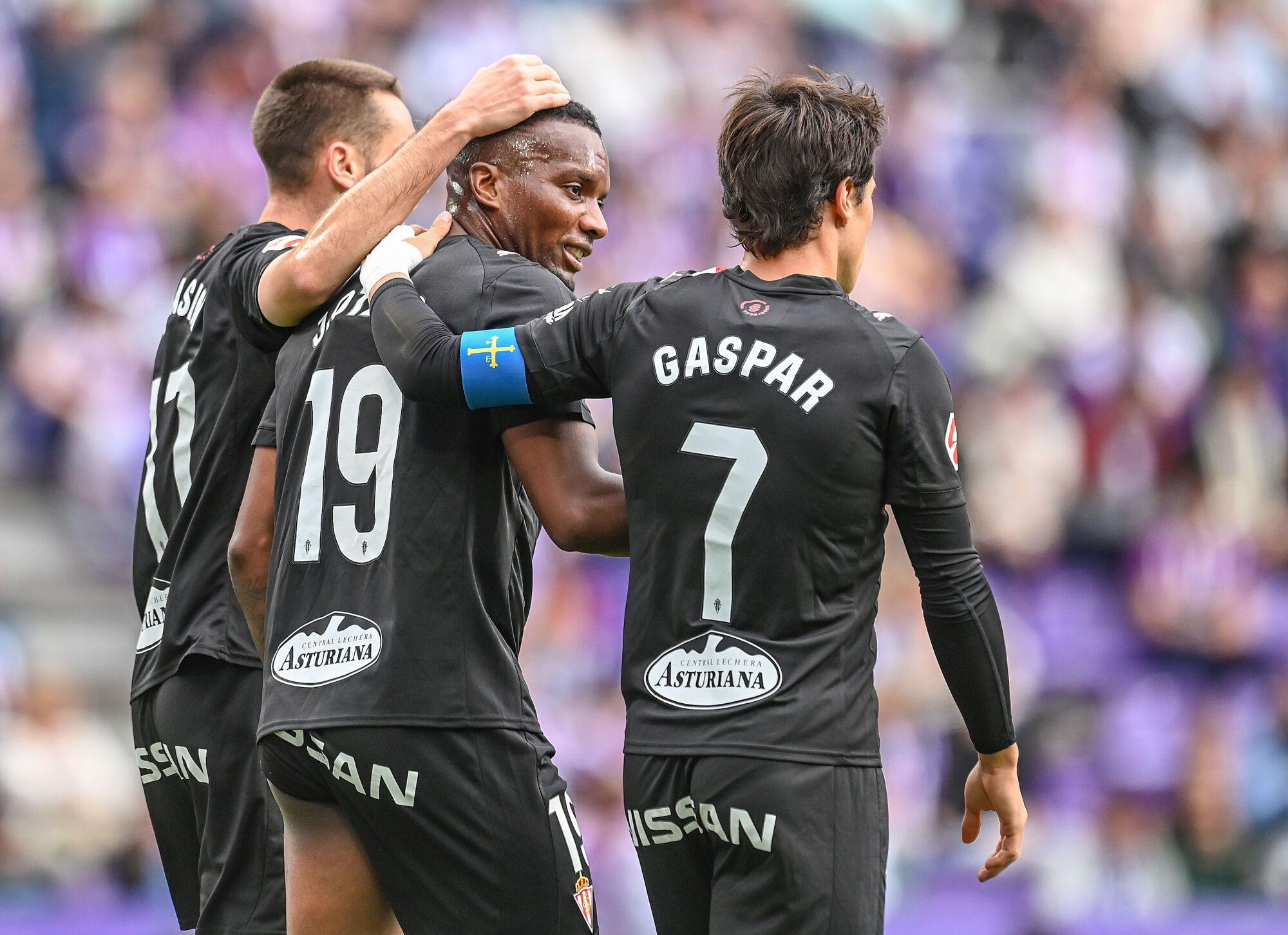 EN IMÁGENES: El Valladolid-Sporting disputado en Zorrilla con notable presencia de La Mareona