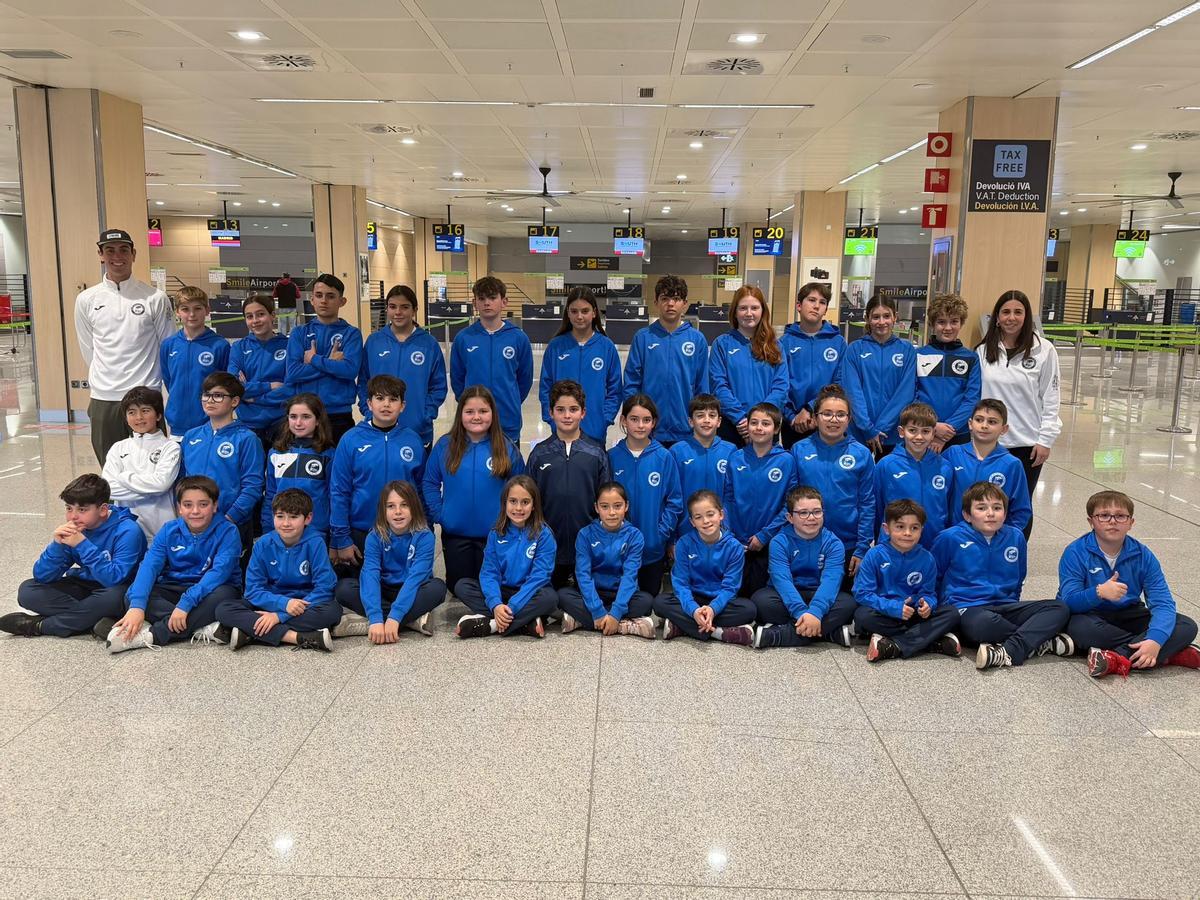 Imagen de los nadadores ibicencos asistentes al CN Palma