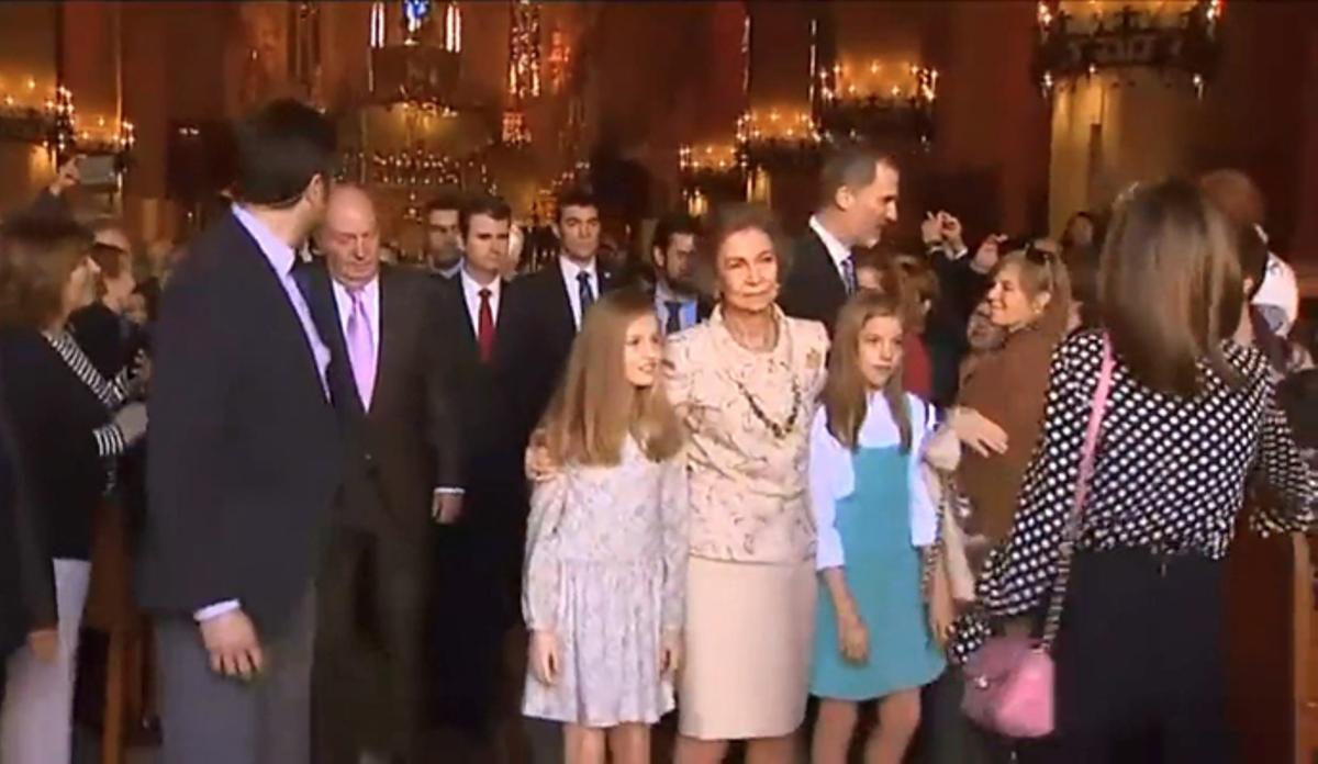 El lenguaje no verbal del polémico vídeo de la reina Letizia y Doña Sofía: "Hay actitudes agresivas"