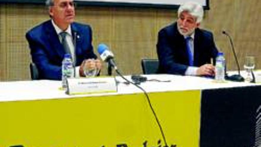 Caja Badajoz becará a 20 licenciados con un año de trabajo en empresas