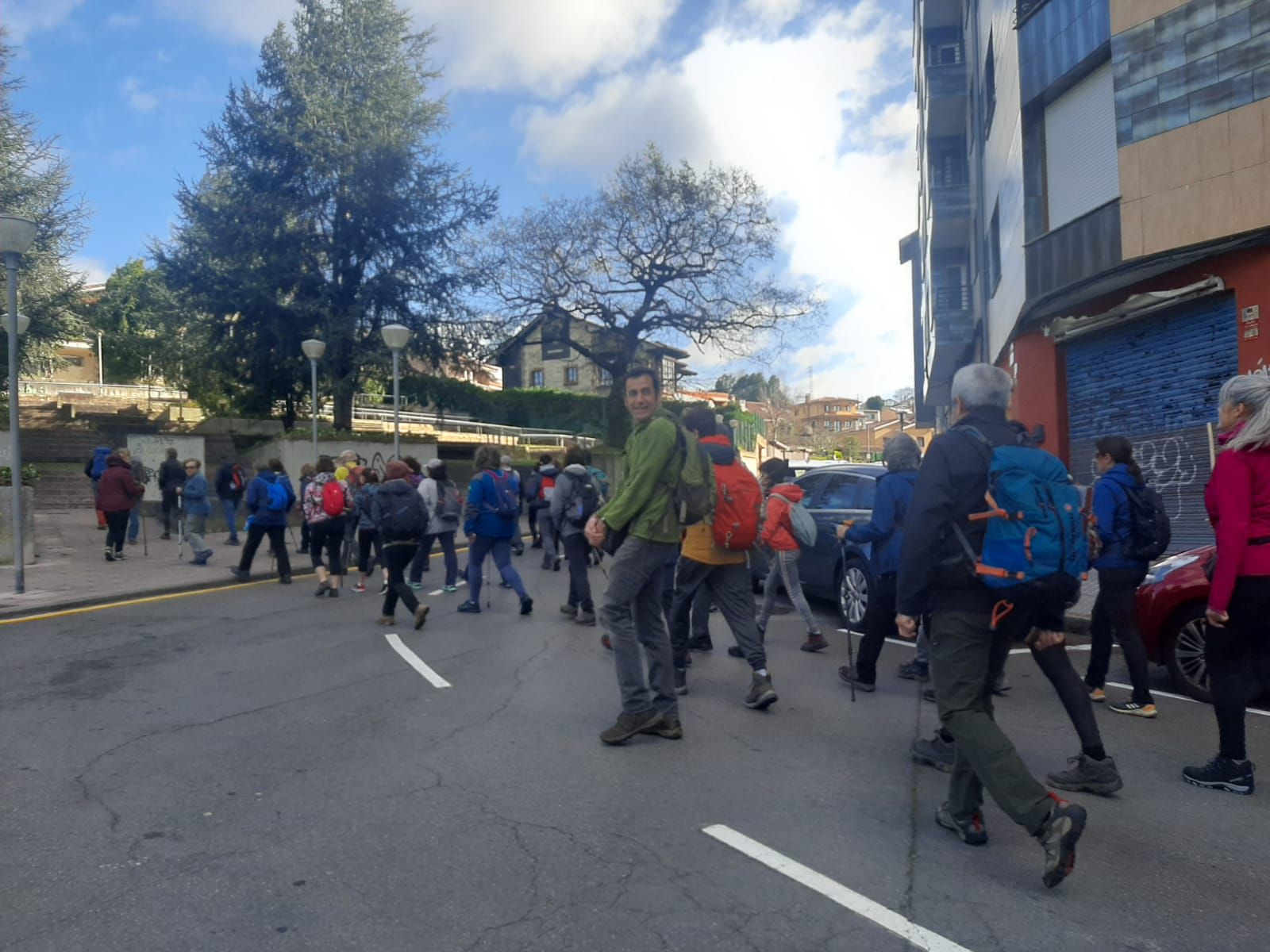 Exitosa salida a la Peña Careses: decenas de vecinos se suman a la marcha del grupo Picu Fariu