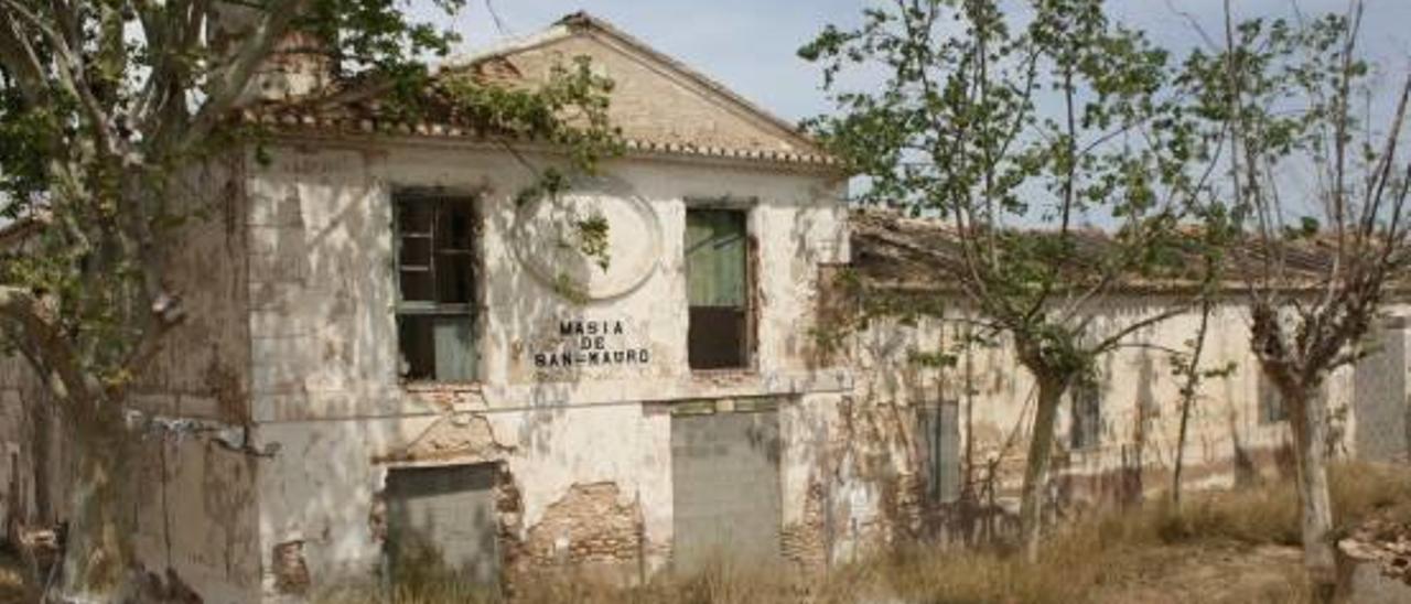 Godella urge al CEU a rehabilitar a su estado original la Masía de San Mauro