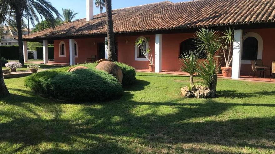 Chollazo: piso por 165.000 euros, a 30 minutos de Castellón en prestigiosa urbanización con piscina y club social
