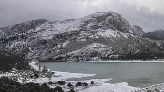 Schnee-Abenteuer in den Bergen von Mallorca