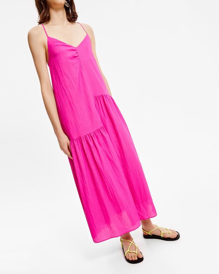 El vestido plisado neón