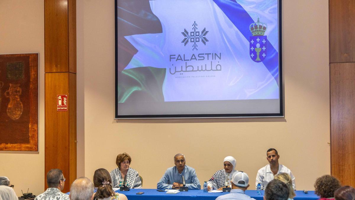 Acto de presentación de Falastin, la nueva Asociación Palestino-Galega, en Santiago