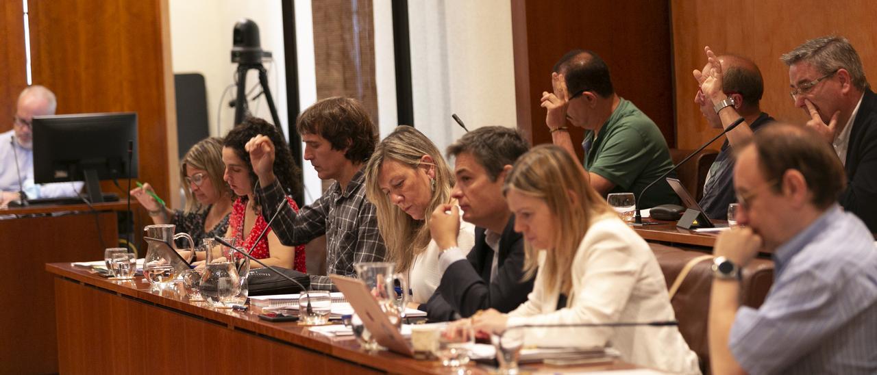 Concejales de la oposición del Ayuntamiento de Avilés, en un pleno.