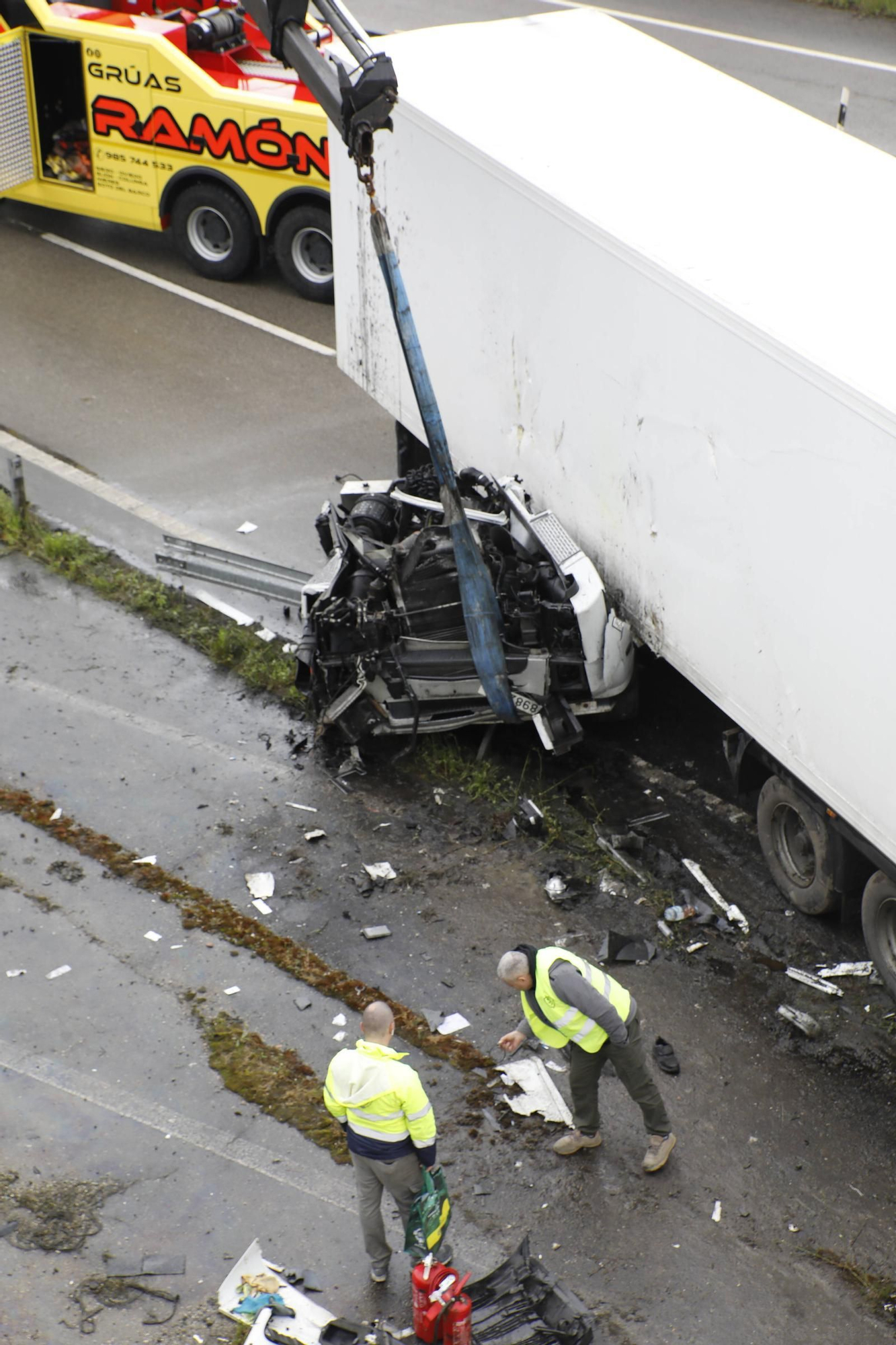 EN IMÁGENES: El brutal accidente de un camión en la A-64