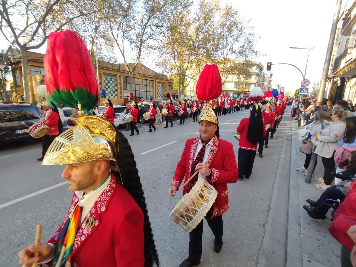 Judíos de la turba de la cola negra incorporan el casco por primera vez en el miserere del Viernes de Dolores en Baena.