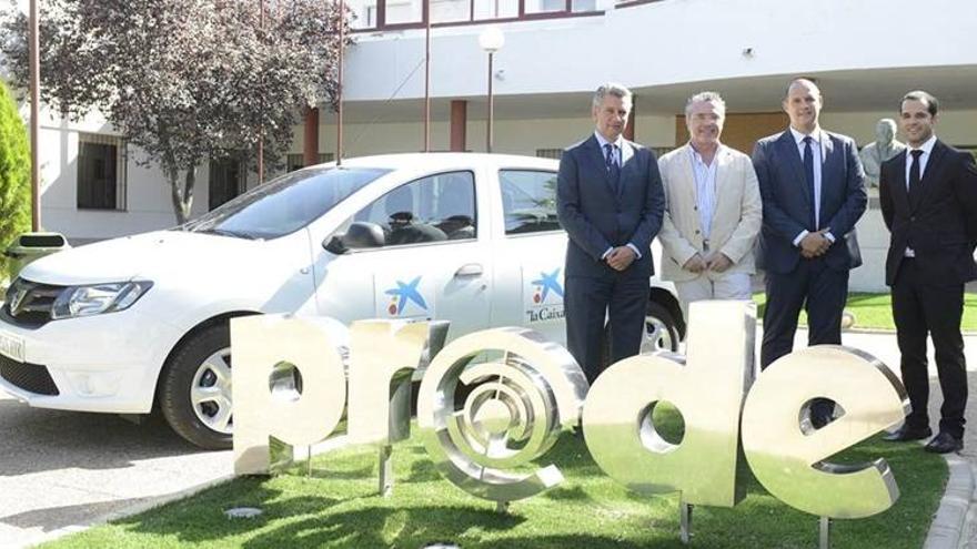 Prode recibe en Pozoblanco un vehículo gracias a la donación de la Obra Social de La Caixa