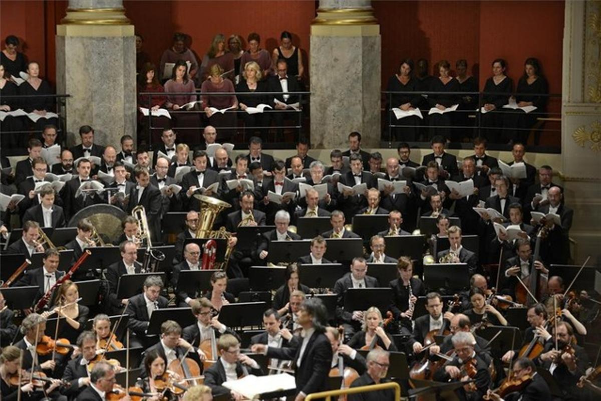 Un moment del concert, dirigit per Kent Nagano, en què han participat l’Orfeó Català i el Cor de Cambra del Palau de la Música.