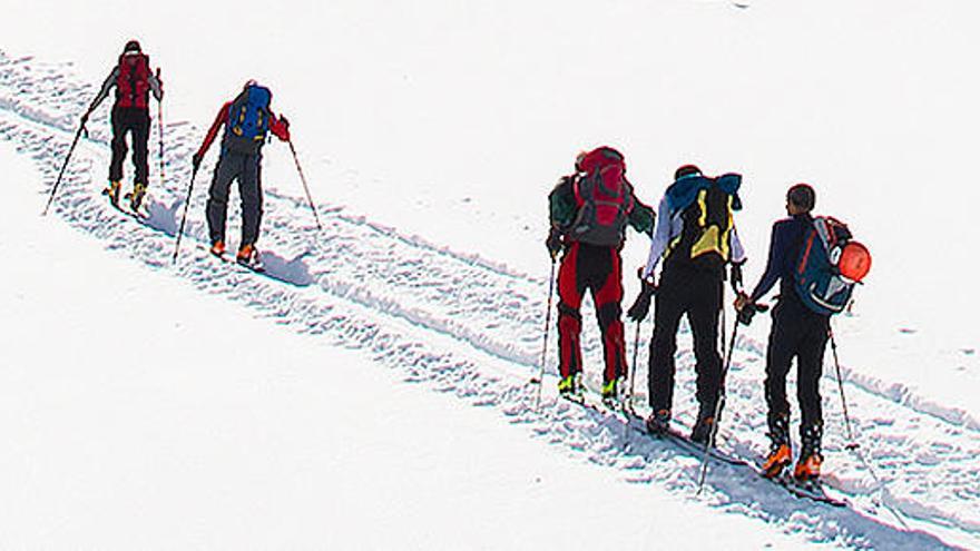 El esquí de montaña tiene riesgos si se practica en pistas