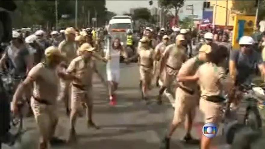 Un hombre intenta robar la antorcha Olímpica en Sao Paulo