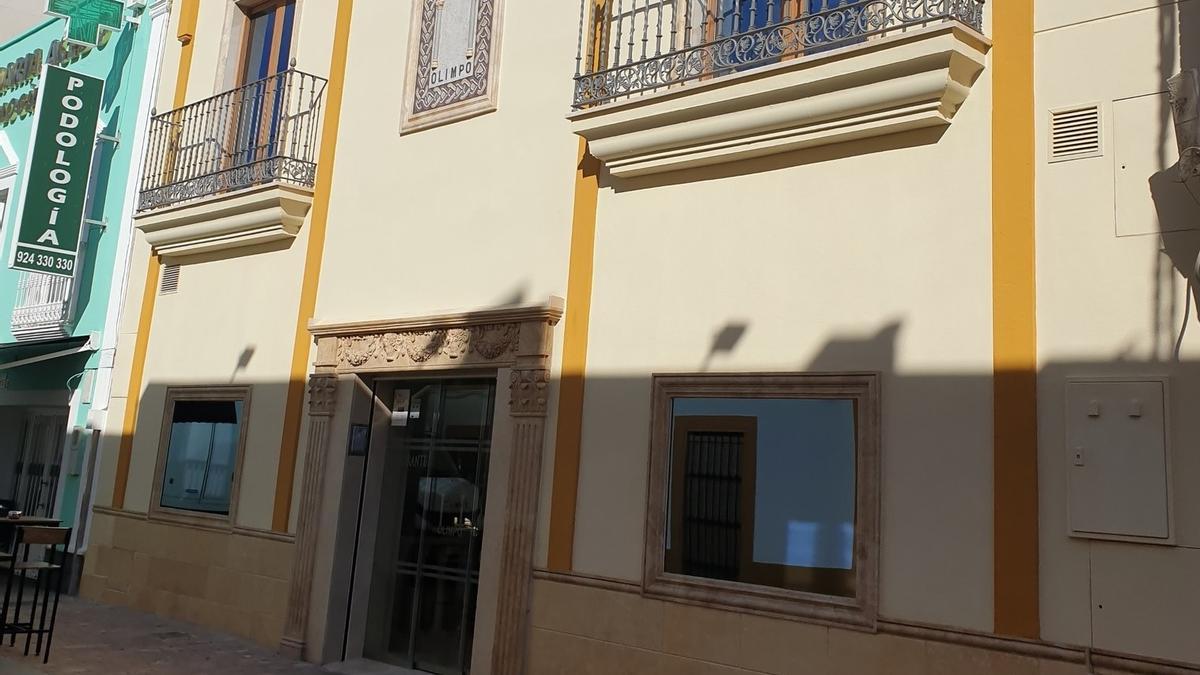 Fachada del restaurante Olimpo, frente al Museo Nacional de Arte Romano de Mérida.