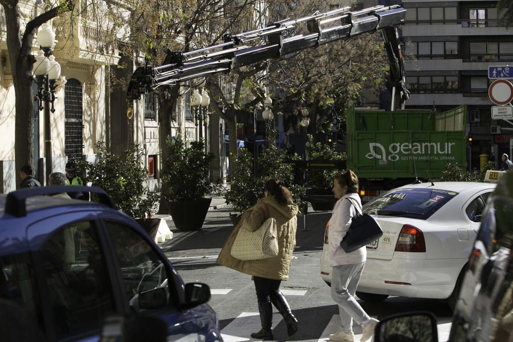 La avenida de la Constitución ya está "libre" de coches.