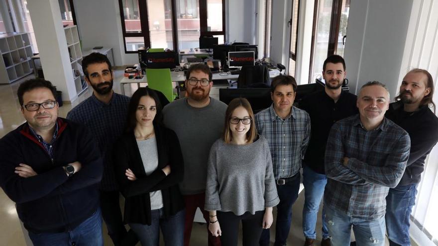 El equipo de la empresa Aumentaty, en su sede de València.