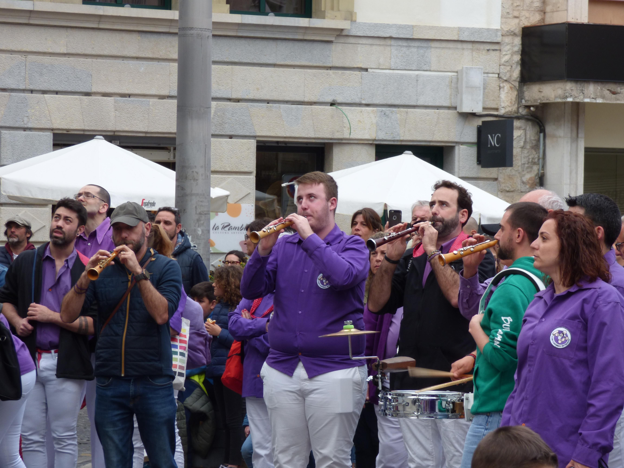 Els castellers de Figueres vesteixen la Monturiola