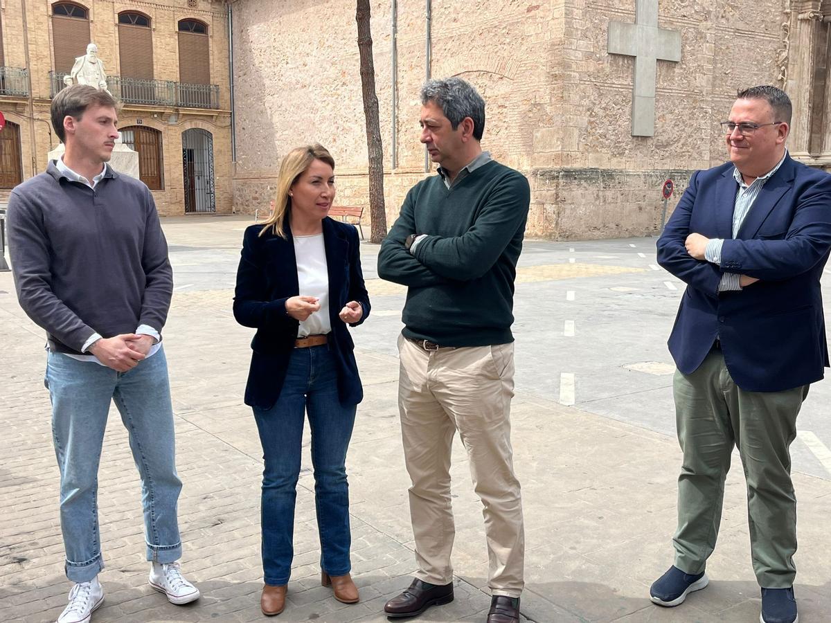 Barrera con las autoridades de Massamagrell, esta mañana.