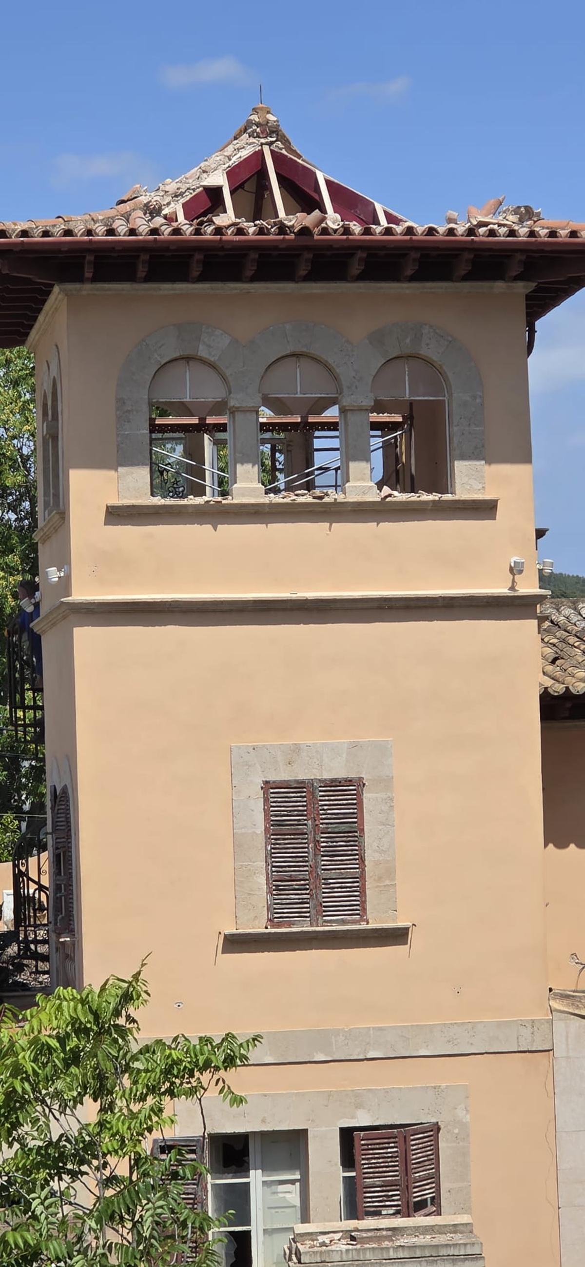 Trabajos de demolición en la torre de Cas Coronel