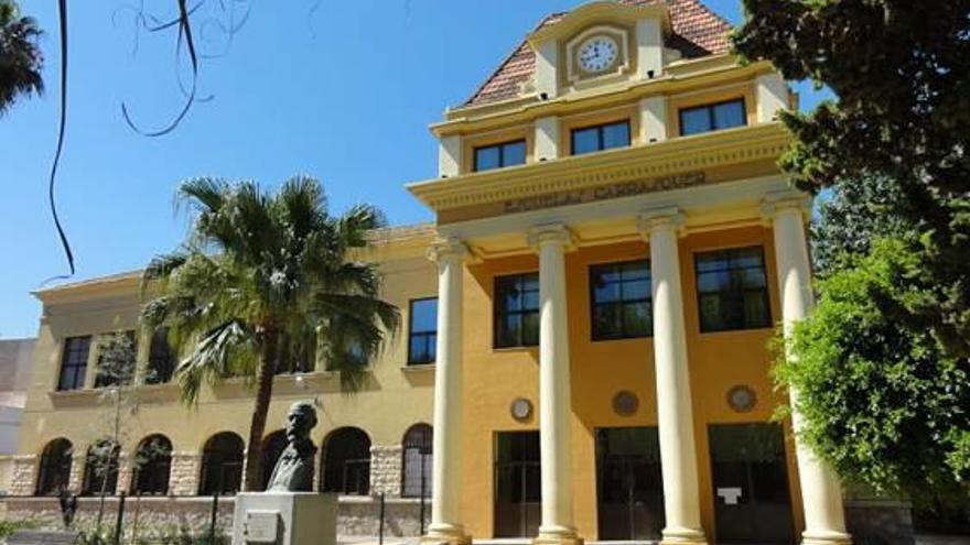 Exterior del colegio Carrasquer, en una imagen de archivo.