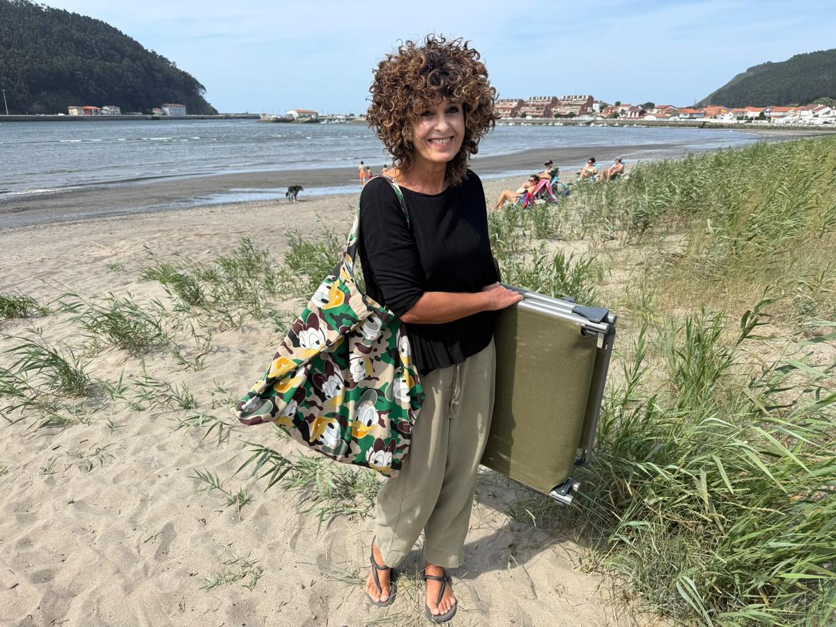 María Jesús Menéndez, en la playa de La Llama.