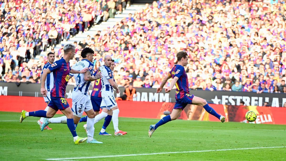 Frenkie de Jong remata el centro de Cancelo para colocar el 2 0 ante el Levante