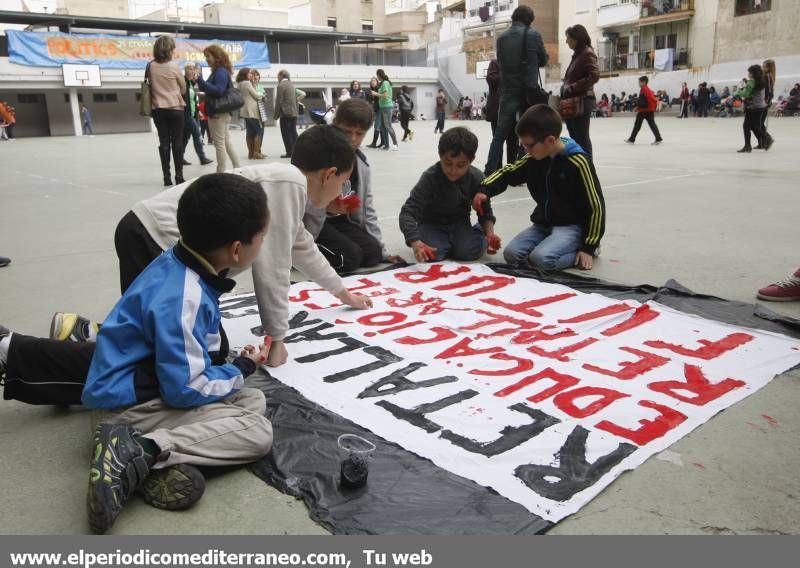 GALERÍA DE FOTOS - Encierros en protesta por supresión de líneas en valenciano