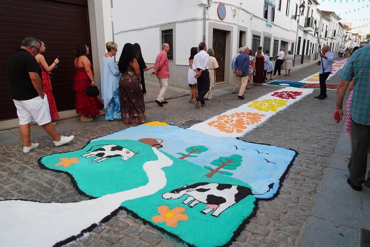 Dos Torres llena de color sus calles con las alfombras de sal por San Roque Dos Torres llena de color sus calles con las alfombras de sal por San Roque
