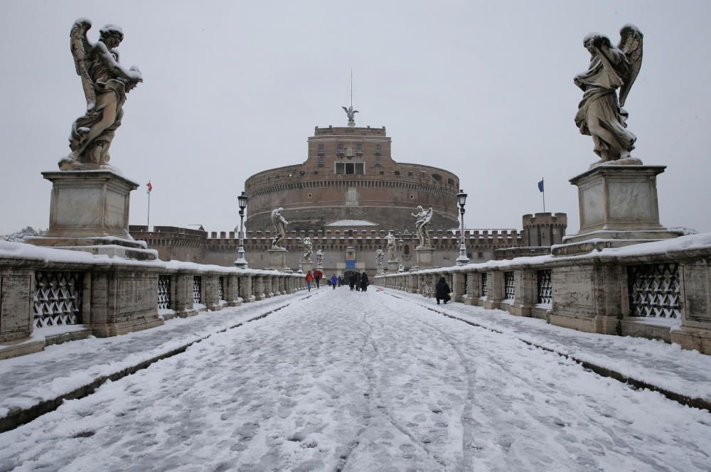 Roma celebra la llegada de la nieve