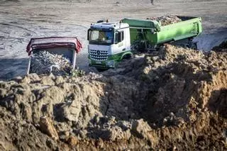 La Guardia Civil destapa una trama corrupta en un vertedero de Osona que contaminó y evadió impuestos