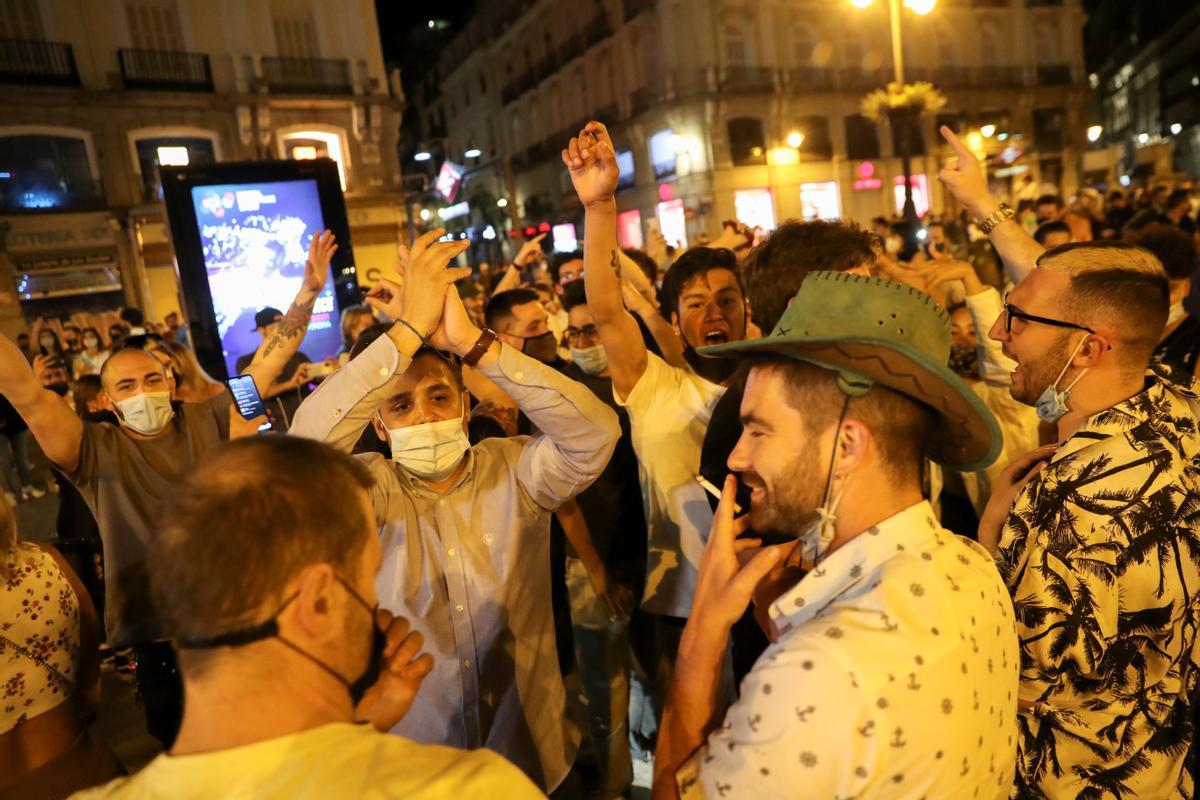 El final de l’alarma desencadena la por de l’èxode madrileny