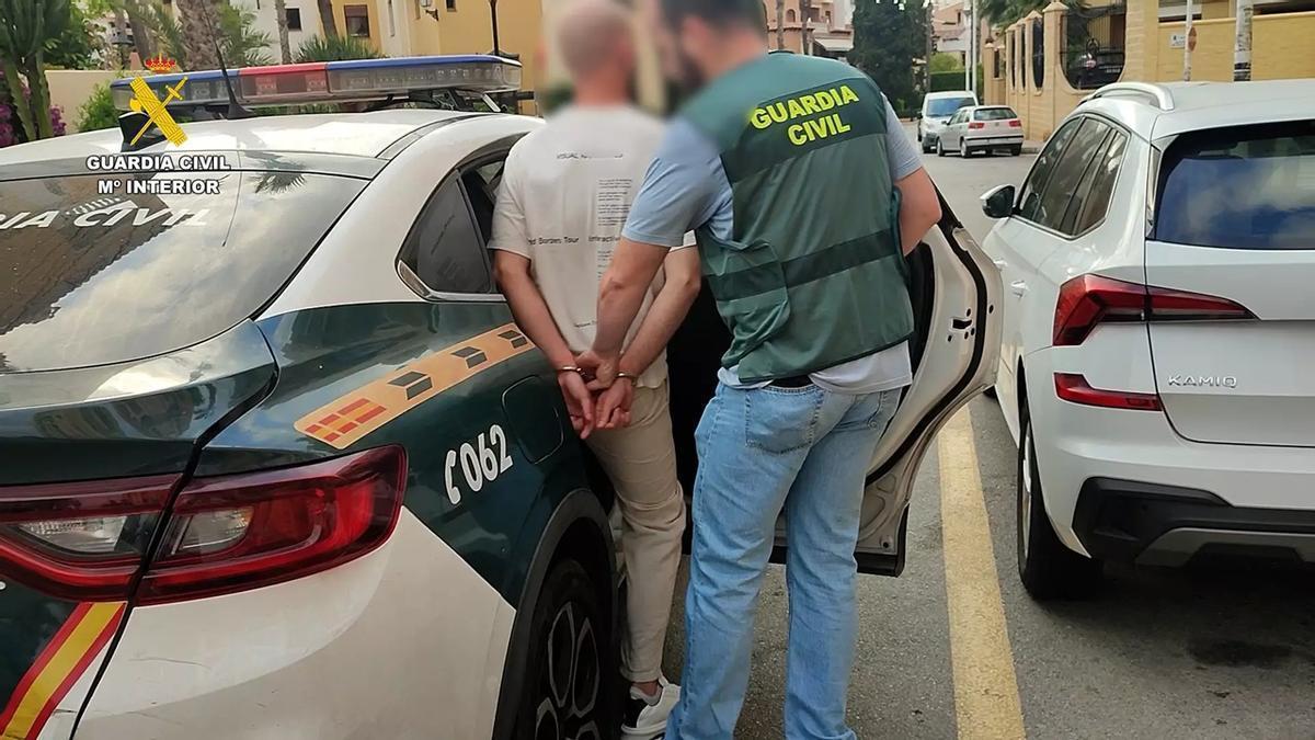 Desarticulan en Torrevieja un grupo que desvalijaba coches en áreas de servicio de la AP-7