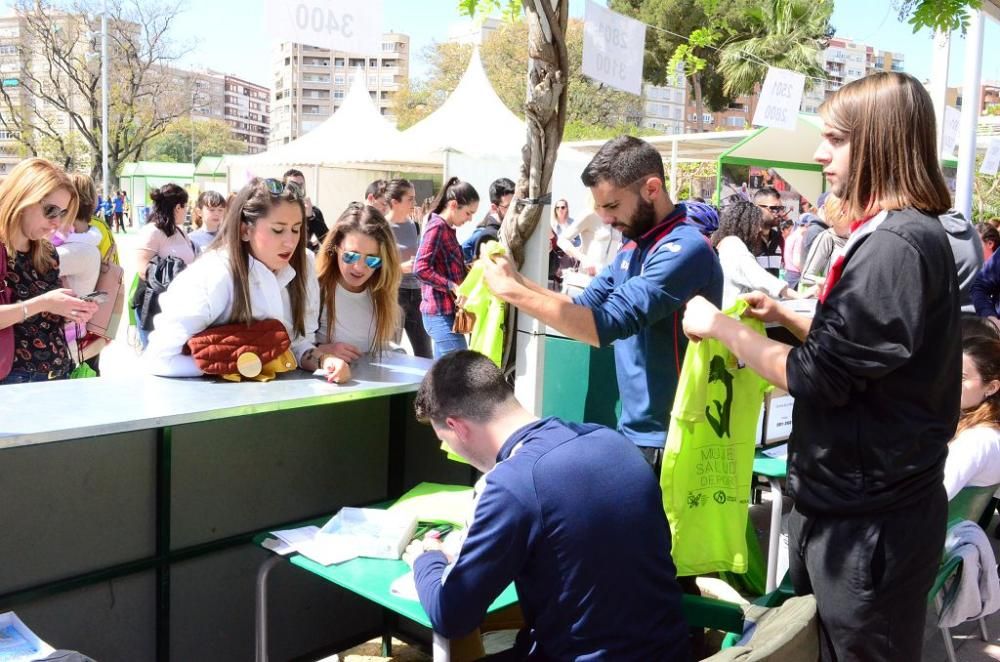 Entrega de dorsales de la III Carrera de la Mujer