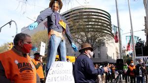 dijous, 25 març 2021 Barcelona  Concentracion contra las comisiones abusivas de la banca Pla obert de la concentració convocada per la Marea Pensionista de Catalunya i la Coordinadora Estatal per la Defensa del Sistema Públic de Pensions davant la seu del Banc d’Espanya de Barcelona, el 25 de març del 2021FOTO: ACN / Aina Martí