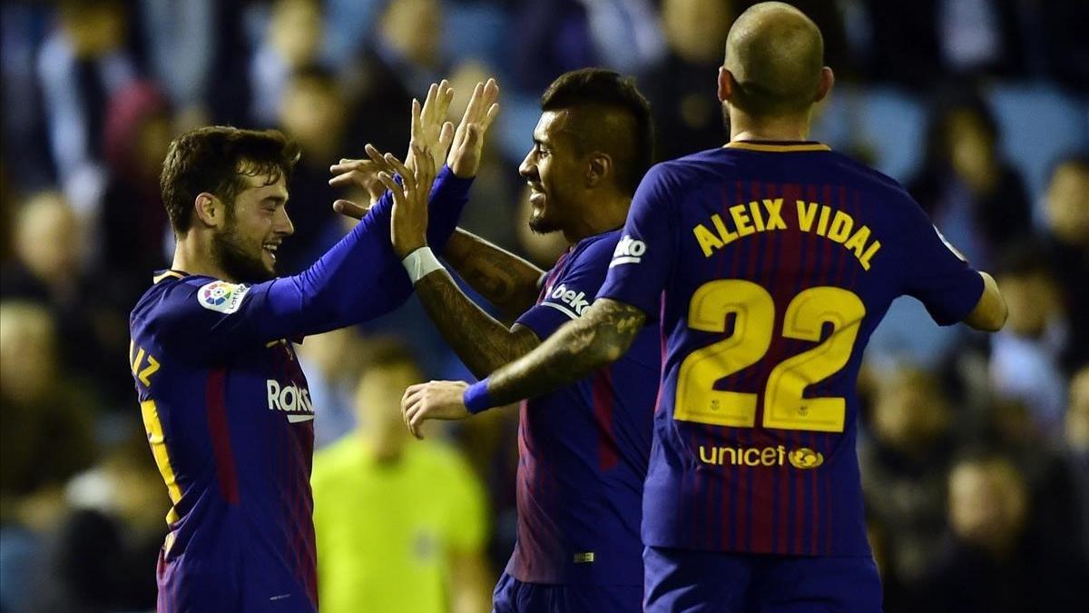 Arnaiz celebra con Paulinho y Aleix Vidal el 0-1 del Barça.