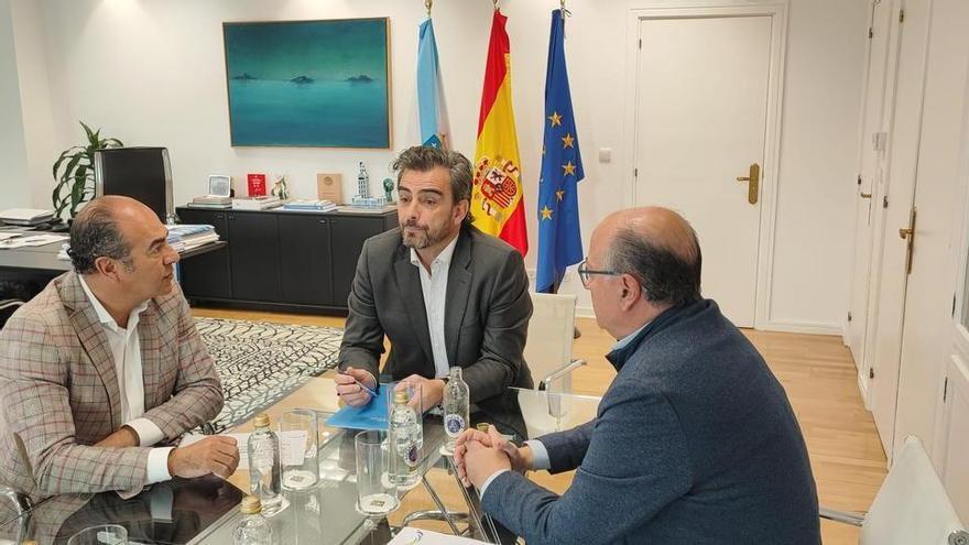 El Clúster de Turismo de Galicia plantea limitar los aeropuertos de Vigo y A Coruña a viajes de negocios y centralizar los viajes turísticos en Santiago