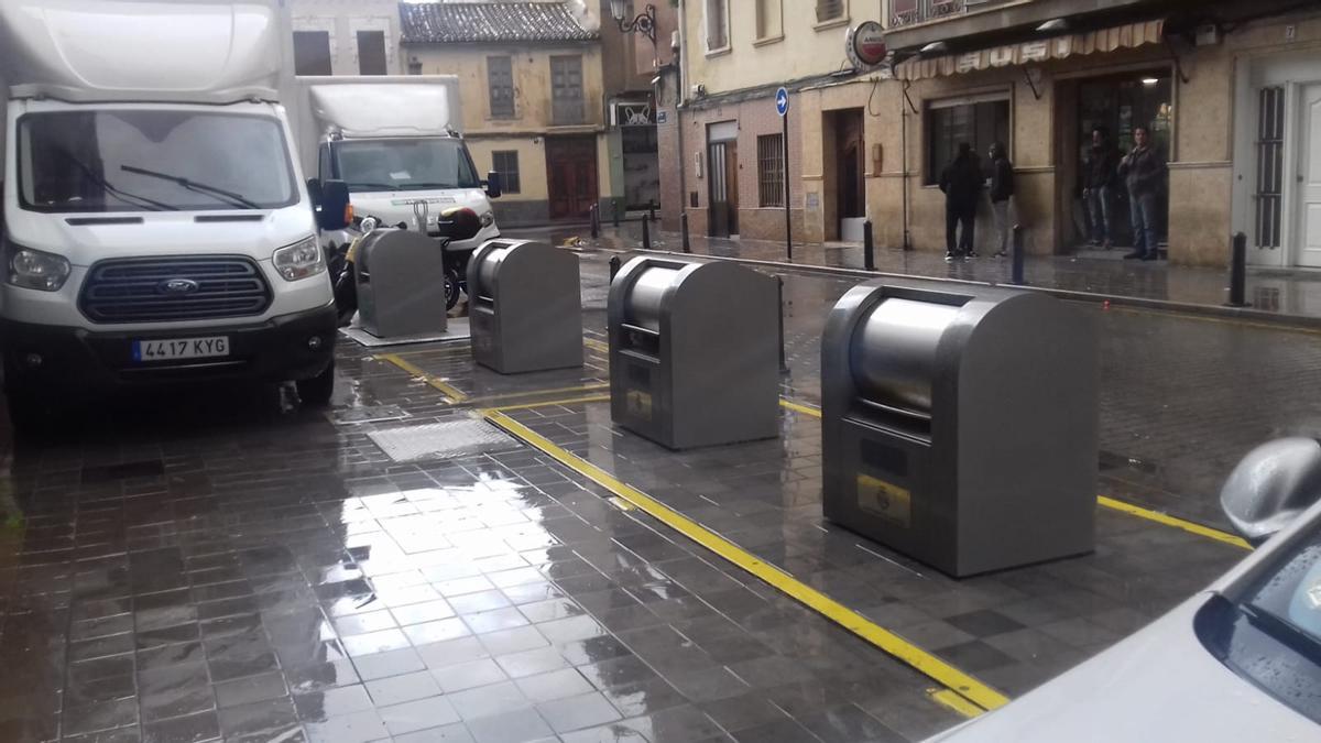 Contenedores soterrados en la plaza del Doctor Collado, en Ciutat Vella