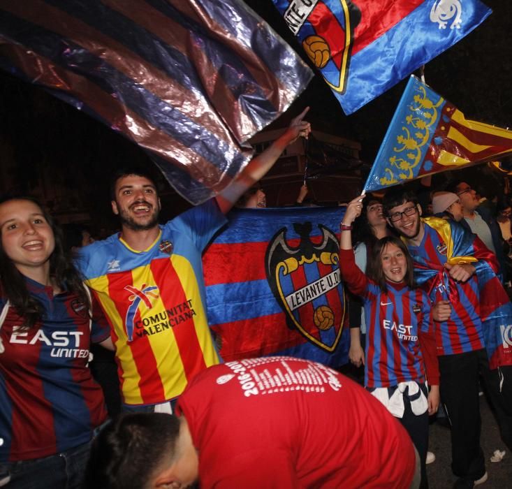 Así celebra el ascenso la afición del Levante UD