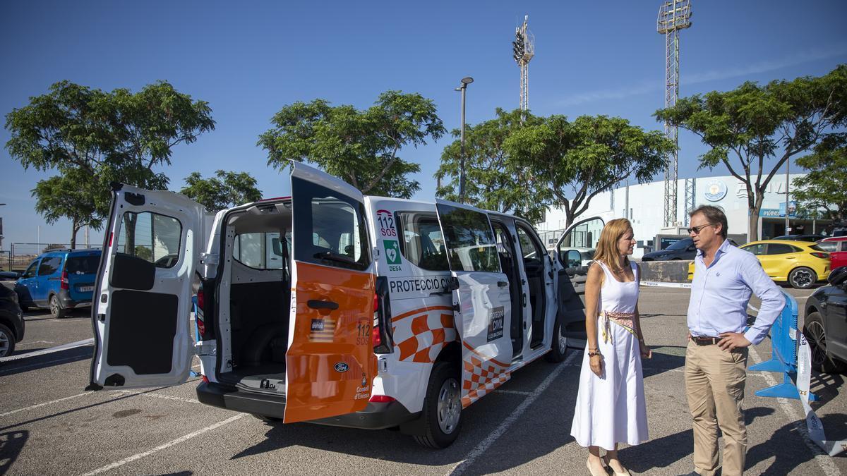 La presentación de la nueva furgoneta de refuerzo para el equipo de Protección Civil de Ibiza